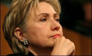 La sénatrice de New York, Hillary Clinton, possible candidate démocrate à la présidence américaine en 2008, va se rendre en Irak et en Afghanistan ce week-end, indique vendredi un communiqué de ses services.