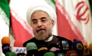 Le président iranien élu Hassan Rohani a maintenu lundi la ligne du régime islamique sur le dossier nucléaire, en excluant tout arrêt de l'enrichissement d'uranium, mais a promis plus de "transparence" sur ces activités.