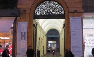 L'immeuble est situé au 24, rue Croix-Baragnon, dan sle quartier de la Préfecture.