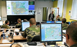 Exercice sur grand écran (Archives).