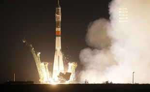 La fusée Soyouz transportant un Américain, un Russe et un Italien à destination de la Station spatiale internationale le 20 juillet 2019 à Baïkonour (Kazakhstan)