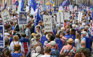 Des dizaines de milliers de personnes manifestent à Londres pour demander un nouveau vote sur le Brexit, le 23 juin 2018.