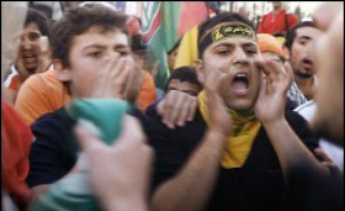 Pour l'instant, chacun des deux bords campe sur ses positions alors que l'opposition tient depuis vendredi un sit-in illimité devant le siège du gouvernement, en crise depuis la démission à la mi-novembre des six ministres pro-syriens, dont cinq chiites appartenant au Hezbollah et à Amal.