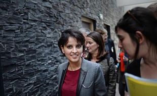 La ministre de l'Education nationale Najat Vallaud-Belkacem, en visite dans un lycée de Nantes, le 9 avril 2015