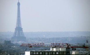 Le ciel de Paris lors d'un pic de pollution, en mars 2014