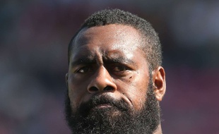 Le pilier fidjien Manasa Saulo avant le match amical entre les Fidji et le Canada au Stoop de Twickenham, à Londres, le 6 septembre 2015.
