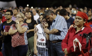 Des milliers d'habitants se sont rassemblés à El Paso au lendemain de la fusillade qui a fait 22 victimes, le 3 août 2019.