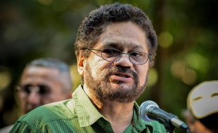 La libération par la guérilla colombienne des Farc de deux policiers capturés le 25 janvier prévue ce jeudi a été reportée sine die, a annoncé la Croix-Rouge internationale (CICR), à qui les deux hommes devaient être remis.