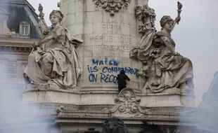 Un slogan, tagué sur la statue de la place de la République lors de la manifestation du 22 mars dernier.