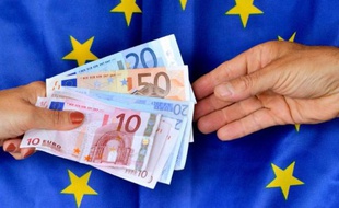 Les taux d'emprunt en zone euro ont continué à se détendre jeudi sur le marché obligataire, notamment ceux des pays les plus fragiles, qui profitent d'un léger regain de confiance.