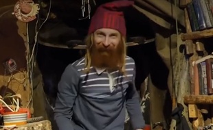 Un hipster russe vit comme un hobbit - Le Rewind (video)