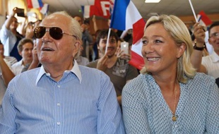 Marine Le Pen, leader du Front National, et son père Jean-Marie le Pen, le 7 septembre 2014 à Fréjus