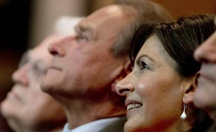 Anne Hidalgo (PS) arriverait en tête au premier tour des municipales à Paris si l'élection avait lieu dimanche avec 37% des voix, devant Nathalie Kosciusko-Morizet (UMP, 35%), qui progresse de 7 points depuis janvier, selon un sondage Ifop-Fiducial pour le JDD à paraître dimanche.