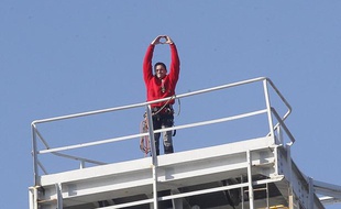 Nicolas Moreno s'est retranché en haut d'une grue Titan, sur les chantiers navals de Nantes, le 16 février 2013.