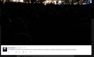 La #Nuitdebout plongée dans le noir le 12 avril 2016.
