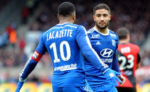 Les Lyonnais Lacazette et Fekir lors de la victoire de l'OL à Guingamp (1-3), le 4 avril 2015.