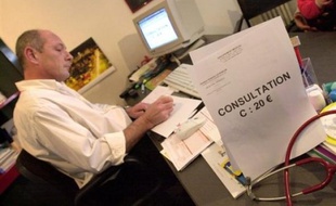 D'ici 2030, certaines régions françaises aujourd'hui bien dotées en médecins comme Languedoc-Roussillon et Midi-Pyrénées risquent de devenir de nouveaux "déserts médicaux", face aux besoins d'une population plus âgée, selon une étude gouvernementale publiée vendredi.