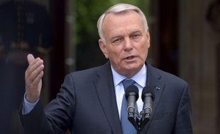 Jean-Marc Ayrault a jugé lundi que l'élimination dimanche du PS au premier tour de la législative partielle de Villeneuve-sur-Lot s'expliquait par "la tromperie" de l'ex-ministre du Budget Jérôme Cahuzac.