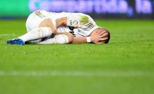 L'attaquant français du Real Madrid Karim Benzema, visiblement touché à l'adducteur droit, est sorti sur blessure au bout d'un quart d'heure de jeu, mardi lors du 8e de finale aller de Ligue des champions contre le CSKA Moscou.