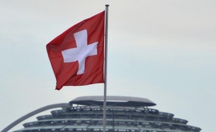 Le gouvernement suisse a accepté mercredi à Berne un accord fiscal avec les Etats-Unis pour régler la question des fonds américains non déclarés déposés dans les banques suisses, selon la ministre suisse de l'Economie, Eveline Widmer-Schlumpf.