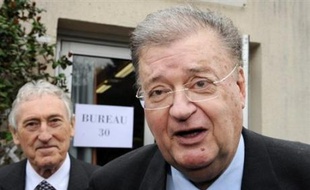 Georges Frêche, qui, bien qu'exclu du PS, avait été désigné tête de liste (divers gauche) par la fédération socialiste de l'Hérault pour les sénatoriales de septembre, a finalement renoncé à conduire cette liste et à être élu sénateur pour se consacrer à l'agglomération de Montpellier qu'il préside.