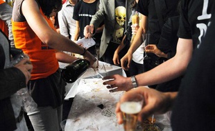 Soirée alcoolisée d'étudiants.