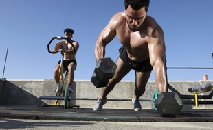 Les passionnés de musculation en ont marre d'improviser des entraînements en plein air.