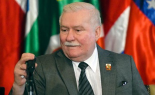 L'ancien président polonais Lech Walesa à Caracas le 18 février 2017