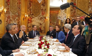 Obama et Hollande à l'Ambroisie, place des Vosges à Paris, le 30 novembre 2015.