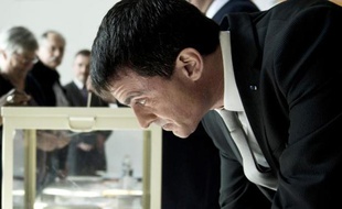 Le Premier ministre Manuel Valls vote le 22 mars lors du premier tour des départementales à Evry