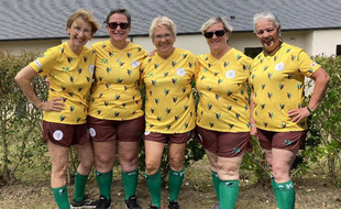 Des « Footeuses à tout âge » à Pont-Aven: Edith de Sterk, Marie-France Gosselet, Pierrette Tanneau, Sylvie Meunier et Olga Lefort.