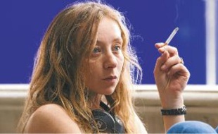 Comédienne et romancière, Sylvie Testud a réalisé La Vie d'une autre.