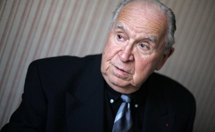 Le maire de La Bastide-de-Bousignac (Ariège), qui s'enorgueillit d'être le co-doyen des maires de France, rend son écharpe après plus de 65 ans de mandat à cause d'un litige avec le préfet.