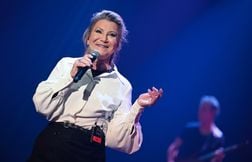 Sheila reçoit une « surprise » de Sandrine Kiberlain et Suzanne Lindon