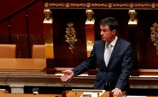 Manuel Valls ouvre le débat à l'Assemblée nationale sur une quatrième prolongation de l'état d'urgence post-attentats, le 19 juillet 2016 à Paris