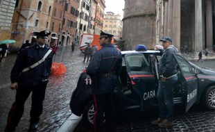 Une bombe artisanale a explosé dans la nuit de jeudi à vendredi à proximité d'une église gérée par la France, à quelques heures de la visite de François Hollande au Vatican.