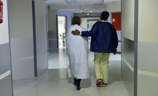 Les syndicats hospitaliers s'alarment de la dégradation des conditions de travail dans les établissements privés et publics.