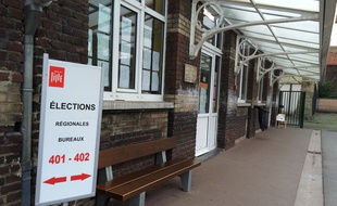 Un bureau de vote dans le quartier de Fives, à Lille
