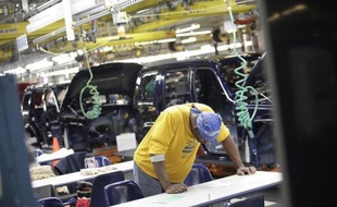 De solides créations d'emplois dans le secteur privé aux Etats-Unis et d'autres indicateurs économiques encourageants sur la conjoncture ont constitué mercredi un bon augure avant les chiffres du chômage du gouvernement américain vendredi.