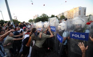 Une étudiante française a été expulsée lundi soir de Turquie après avoir été arrêtée le 11 juin à Istanbul en marge de manifestations antigouvernementales, a annoncé mardi une source au consulat de France à Istanbul.