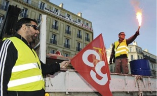 Les anciens salariés de l'UNM ont manifesté hier pour obtenir un entretien avec le préfet.
