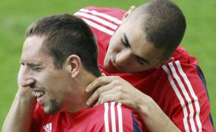 Les joueurs de l'équipe de France, Karim Benzema (à dr.) et Franck Ribéry, lors d'un entraînement à Clairefontaine.