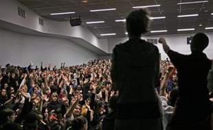 Les assemblées générales des universités de Rouen (1.200 participants), Tours (1.100), Toulouse II-le Mirail (1.500), Lille III (1.200) et Rennes I (800) ont voté lundi soir ou mardi le blocage des établissements, Aix-Marseille I (450) le principe de la grève.