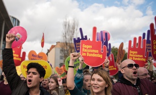Des Berlinois ont défilé ce 22 octobre contre l'entrée de l'extrême droite au Parlement.