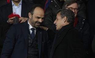 Le Premier ministre Edouard Philippe et l'ancien président de la République Edouard Philippe avant un match du PSG au Parc des Princes le 6 mars 2018.