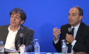 Alain Finkielkraut et Jean-François Copé lors du «petit-déjeuner inattendu» de l’UMP sur le thème de l’identité.