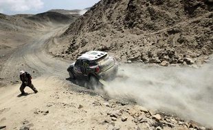 Le Français Stéphane Peterhansel sur les pistes du Dakar le 15 janvier 2014.
