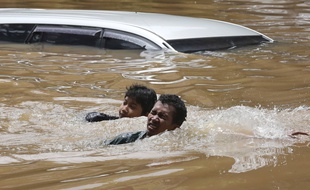 Jakarta (Indonésie) est touché par de graves inondations le 20 février 2021