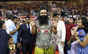 Gurmeet Ram Rahim Singh a été condamné à 20 ans de prison pour le viol de deux femmes.