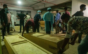 Les victimes de l'explosion survenue dans une mosquée au Bangladesh le 5 septembre 2020.